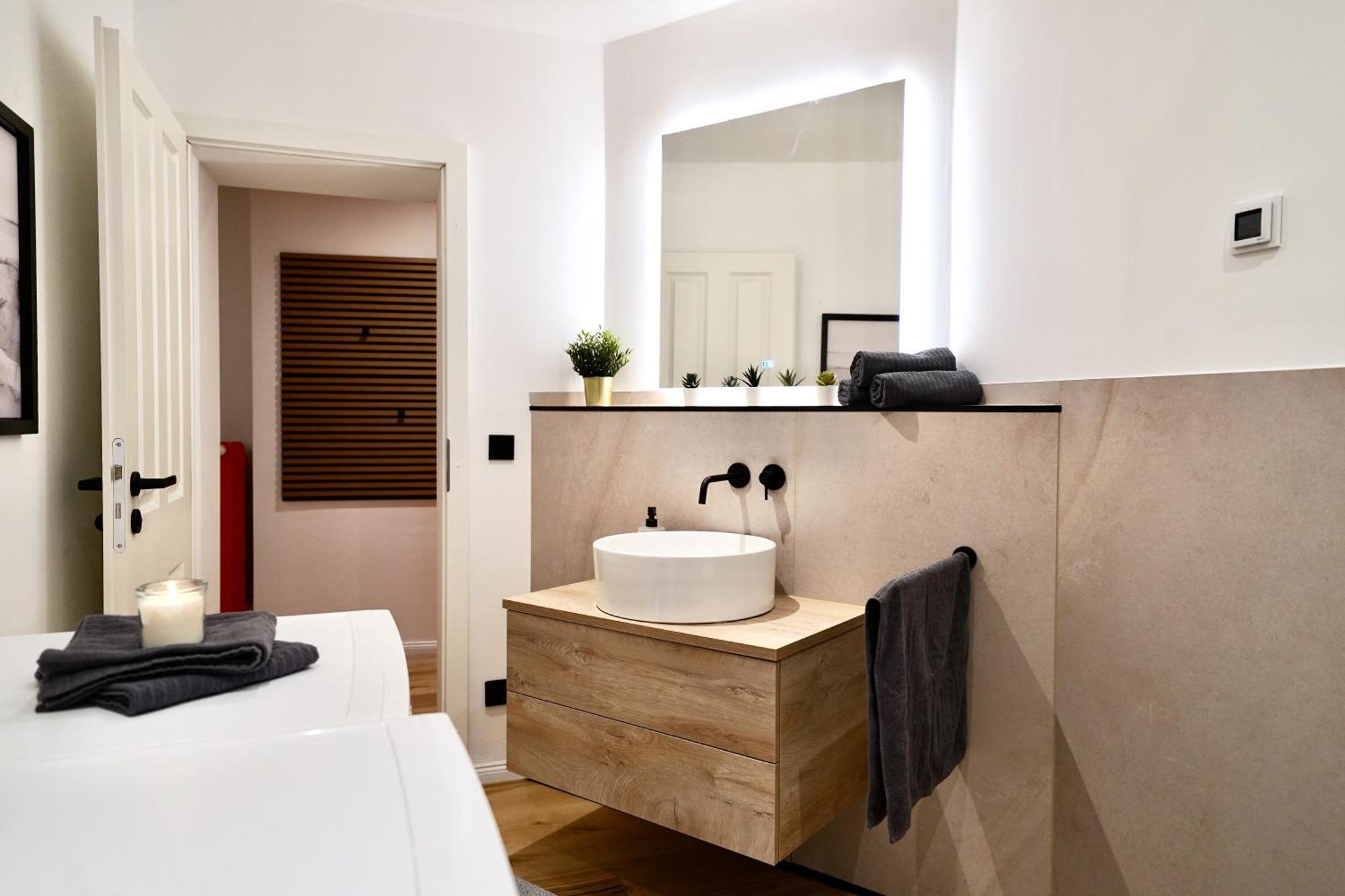 Edler Wohnraum Schlossteich-Suite 3 Sz Mit Zwei Balkonen, Kaffeevollautomat, Kamin, Klima, Lift & Zwei Parkplaetzen Chemnitz Kültér fotó